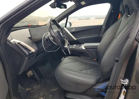 2024 BMW Ix xDrive50 z USA, uszkodzony, nr VIN WB523CF01RCP94121